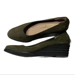 Salvatore Ferragamo boutique platform wedges sz 6